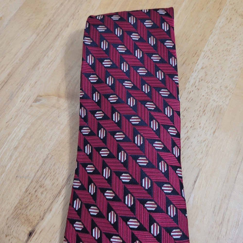 Robert Talbott Studio Silk Tie Red Geometric Chevron Hand Sewn USA Mens Necktie - Picture 5 of 8